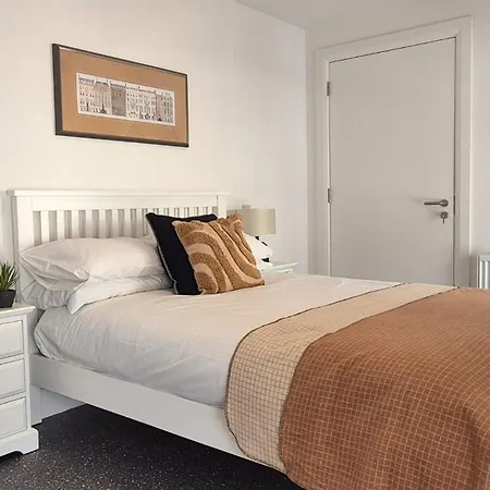 Simply Bed & Breakfast *